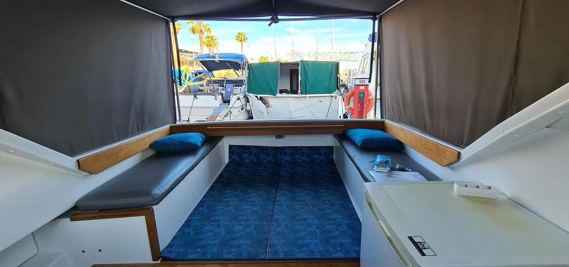 Botel Cosy Boat Flat At Barcelona Beach